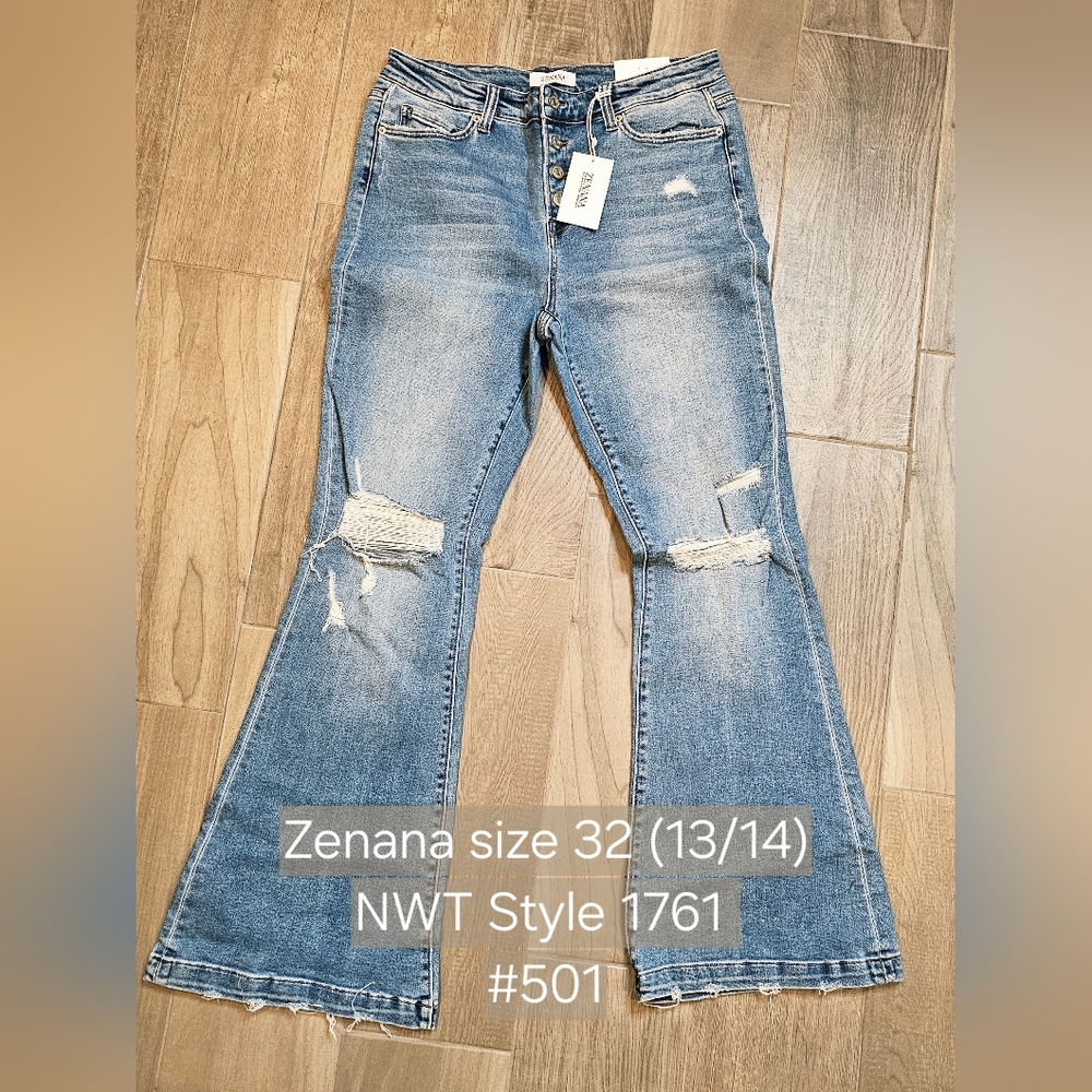 NWT Zenana Style 1761 Flare Leg Jeans Size 32